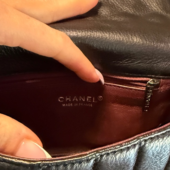 Designer-inspired Black Quilted Leather Chain Bag - Picture 3 of 7